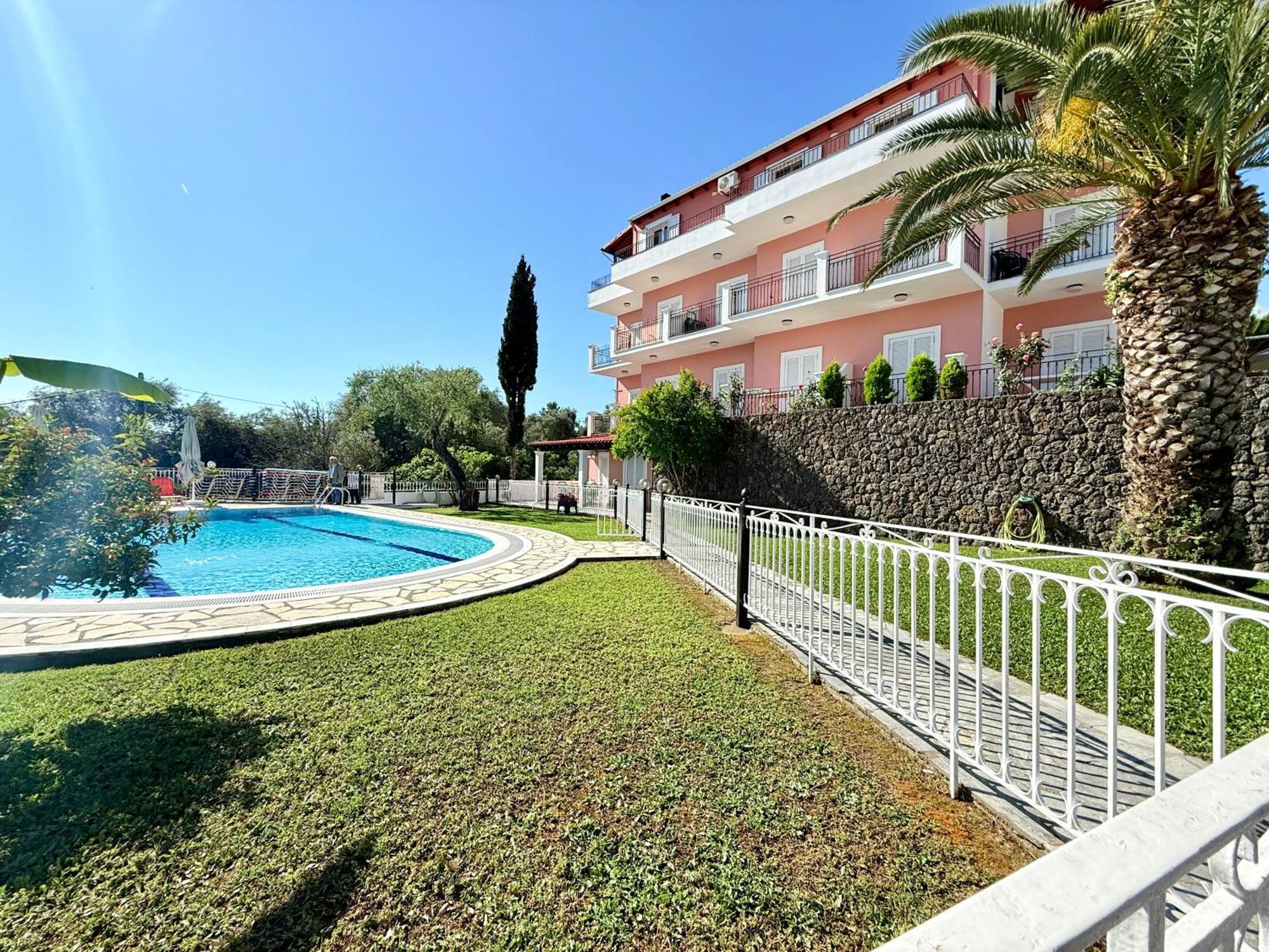 Thomas Apartments Dassia  Esterno foto