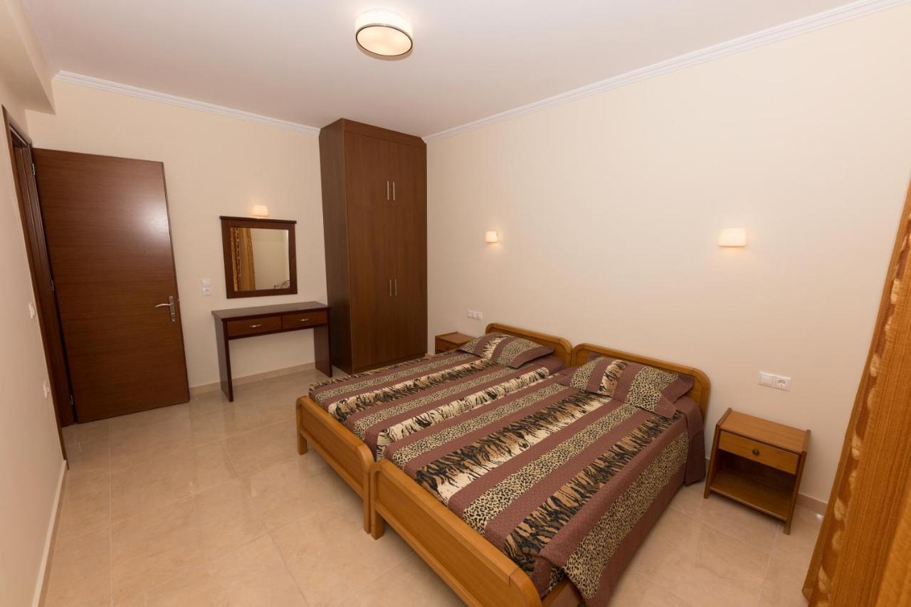 Thomas Apartments Dassia  Esterno foto